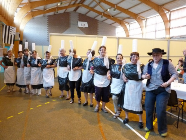 une petite danse bretonne par nos invit\u00e9es