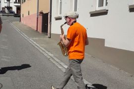 Merci \u00e0 Jean-Raymond le barde local