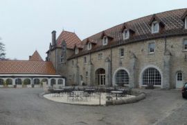 la cour du chateau de Bournel