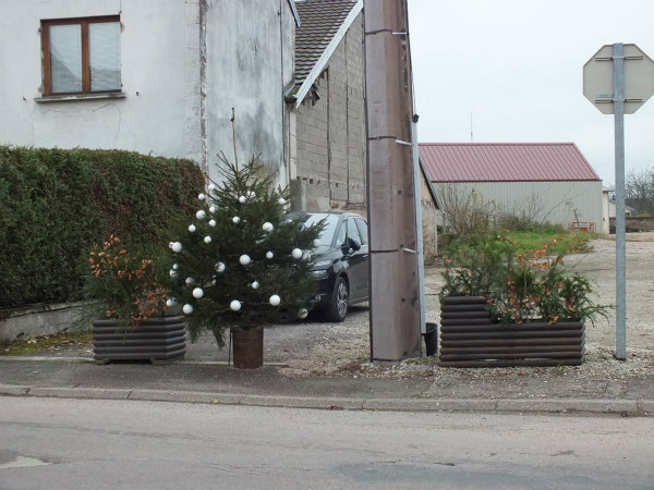 en face de la poste