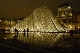 la Pyramide du Louvre