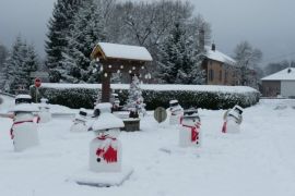 les bonhommes de neige sous la neige