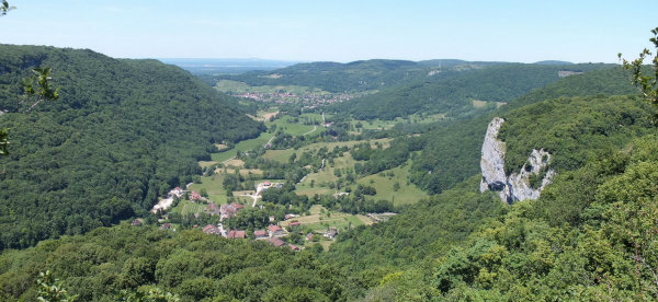 vue depuis la falaise vers le fer \u00e0 cheval