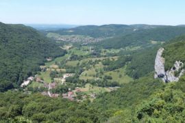 vue depuis la falaise vers le fer \u00e0 cheval